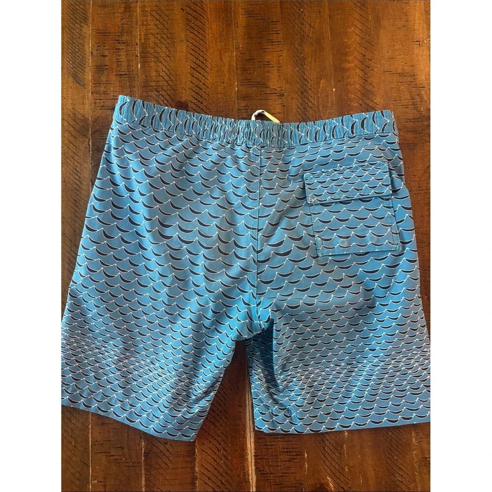 Psycho Bunny Blue Wave Print Boys Lined Swim Trunks in Size 10-12